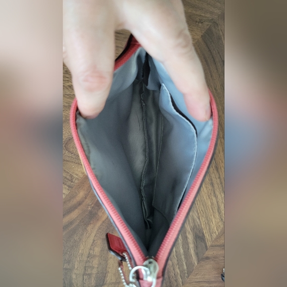 EUC Pink Coach wristlet leather - Picture 5 of 6